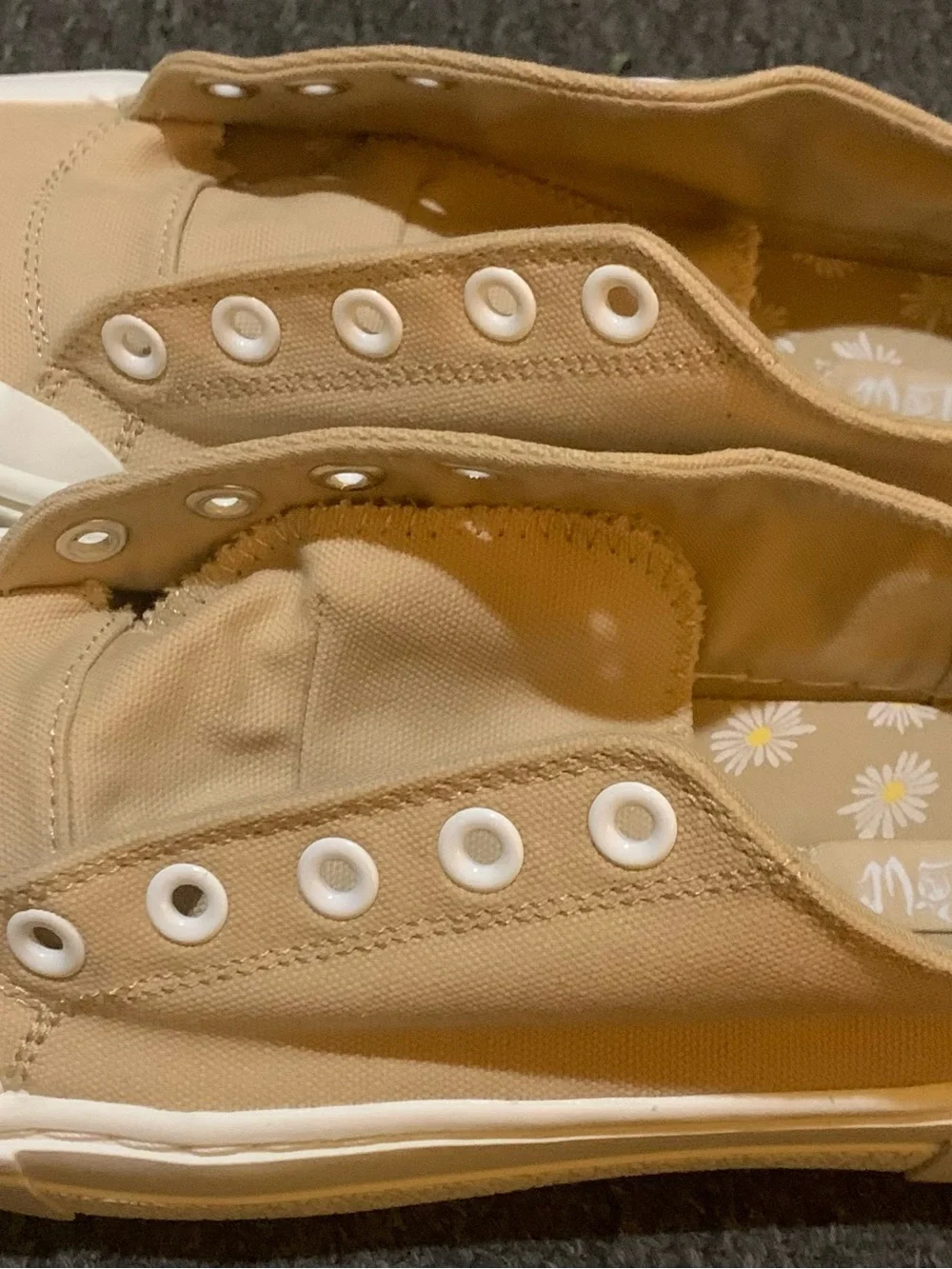 Women Mad Love Fran Tan Canvas Sneaker With a White Platform Sole Sz.9